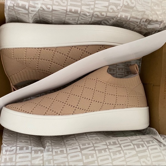 NEW Bequilt STEVE MADDEN Blush Quilt Sneakers - Picture 4 of 7